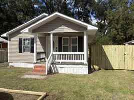 featured image of 907 Gladstone St #1