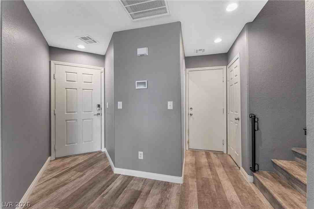 10748 Chickasaw Bend Ct - Photo 5 of 32