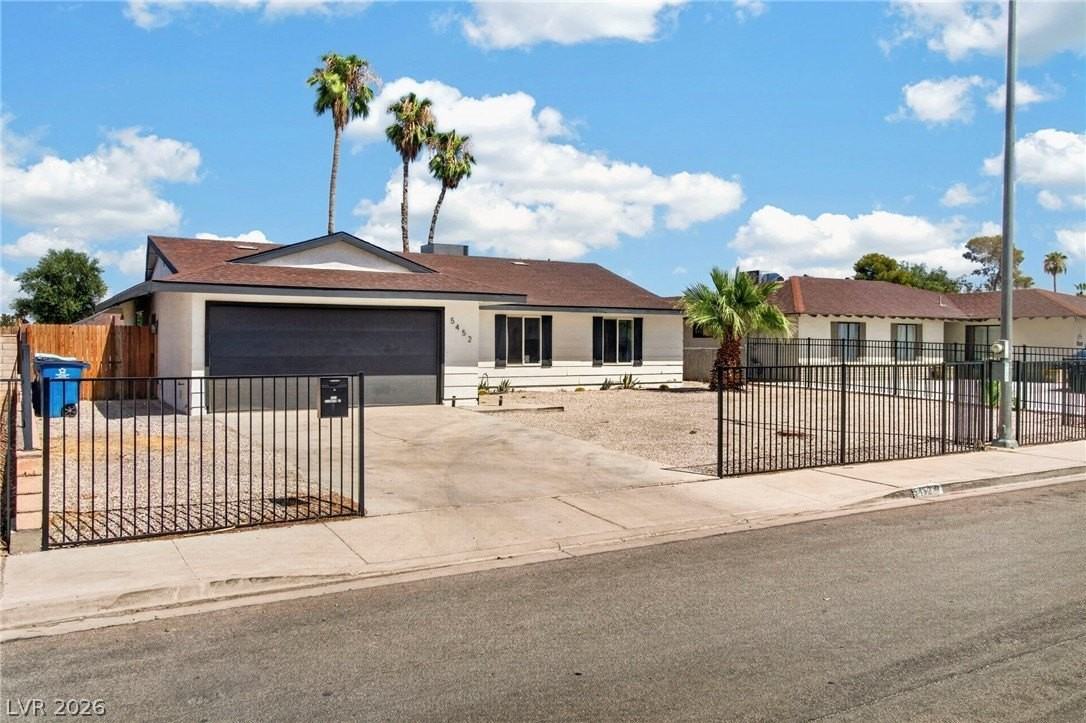5452 Escondido St - Photo 3 of 43
