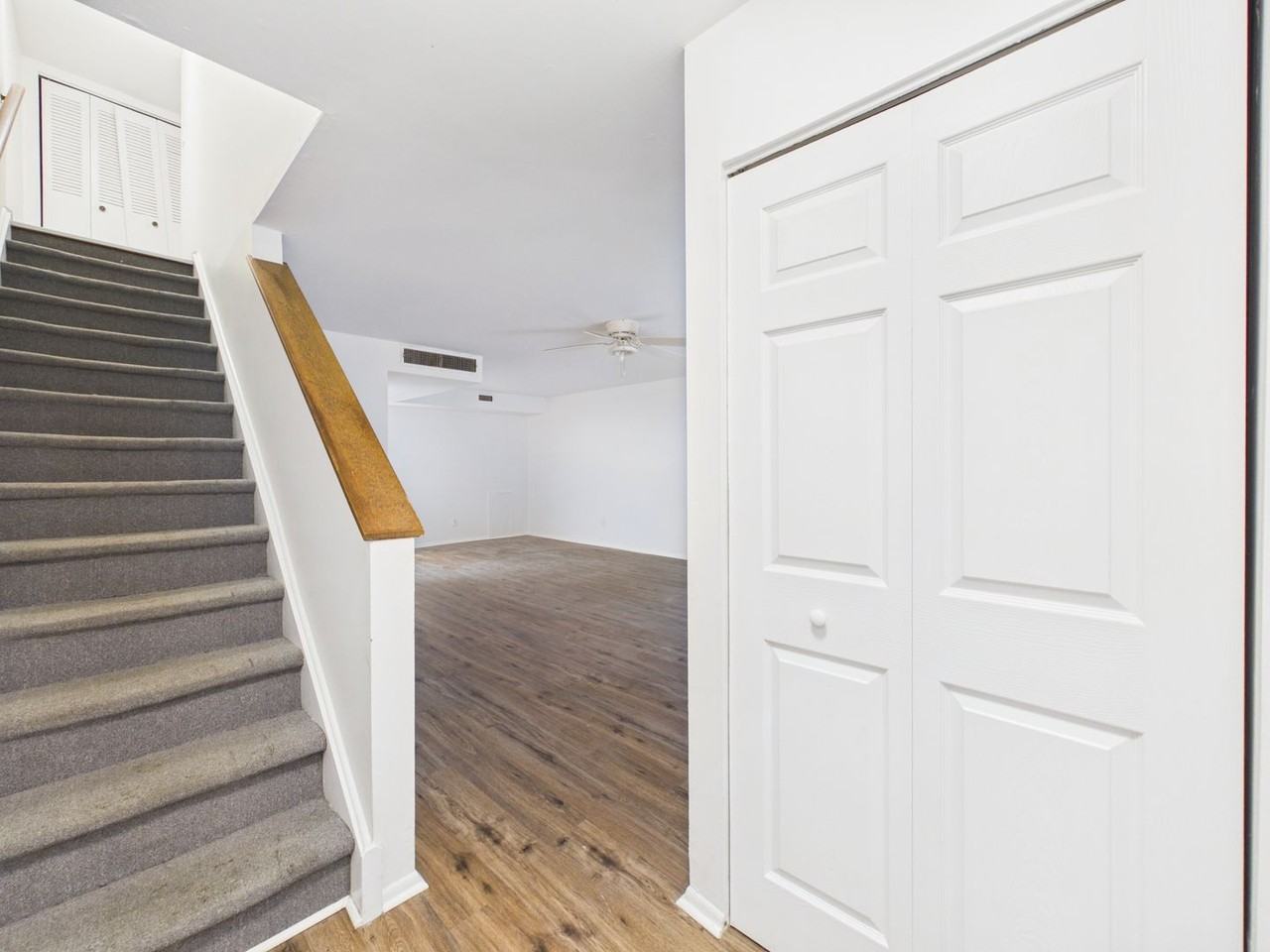 1 Saint James Ct - Photo 5 of 30