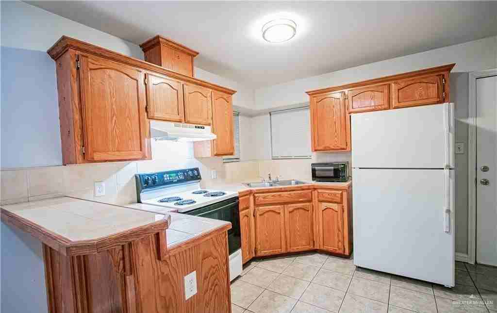 1921 Aruba Dr #1 - Photo 4 of 11