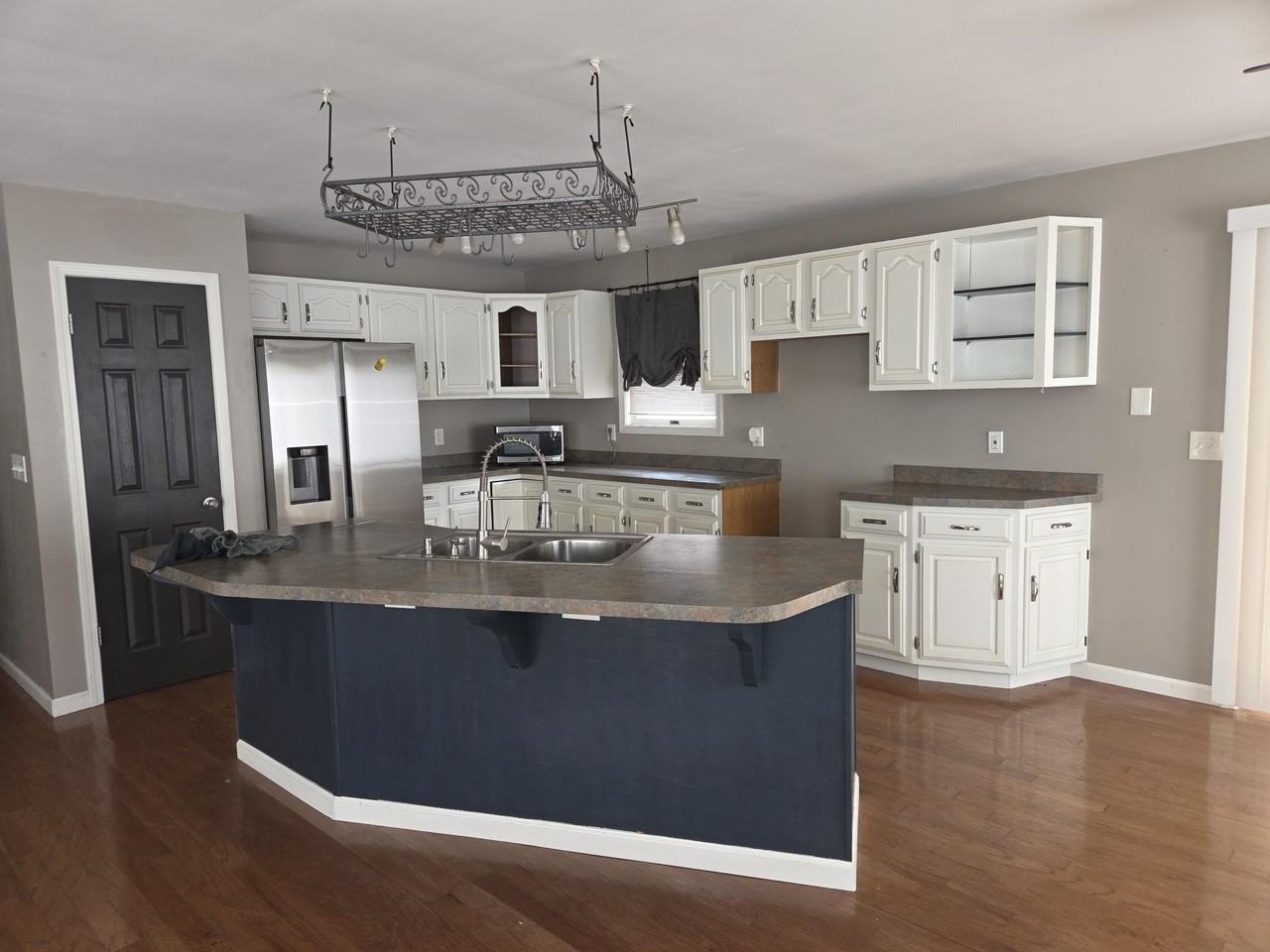 4043 Westover Dr - Photo 3 of 17