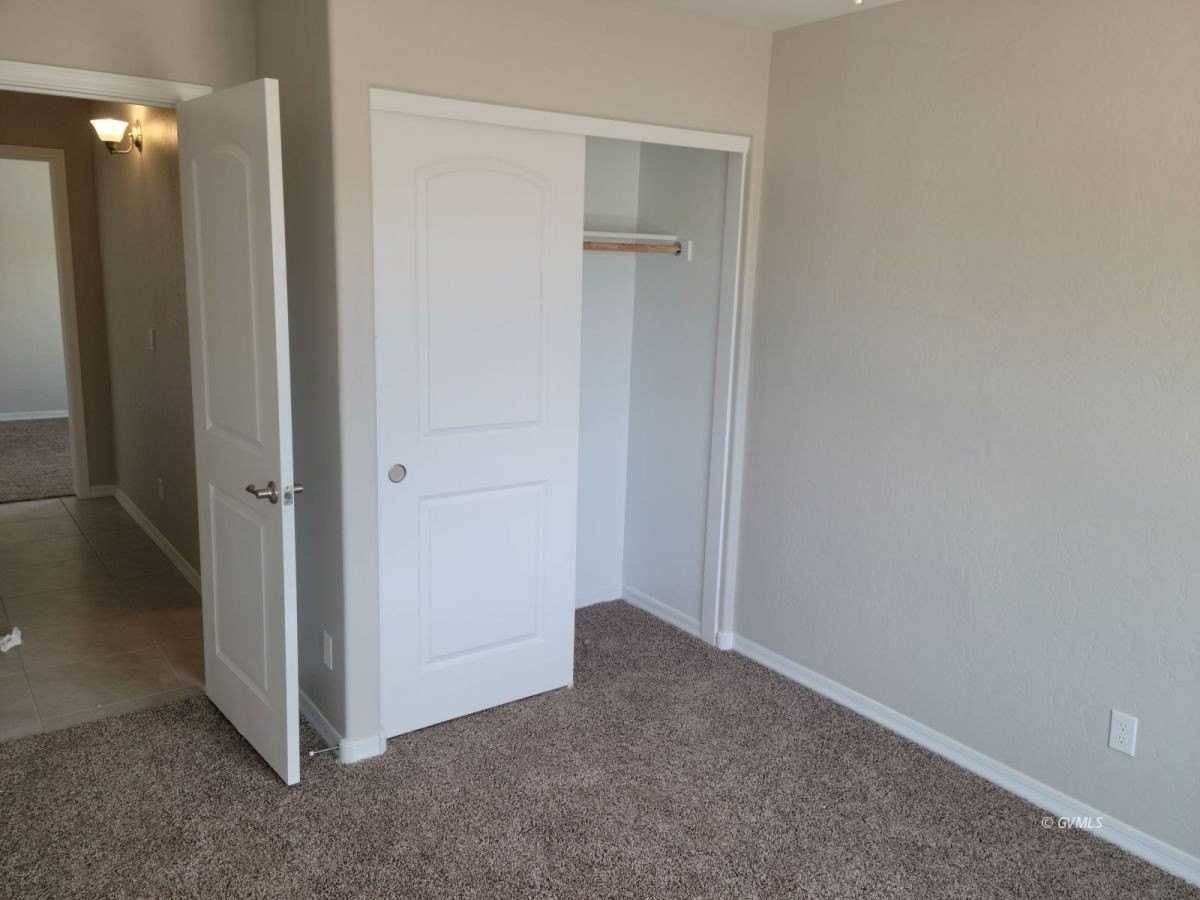 1198 N Coventry Dr - Photo 2 of 14