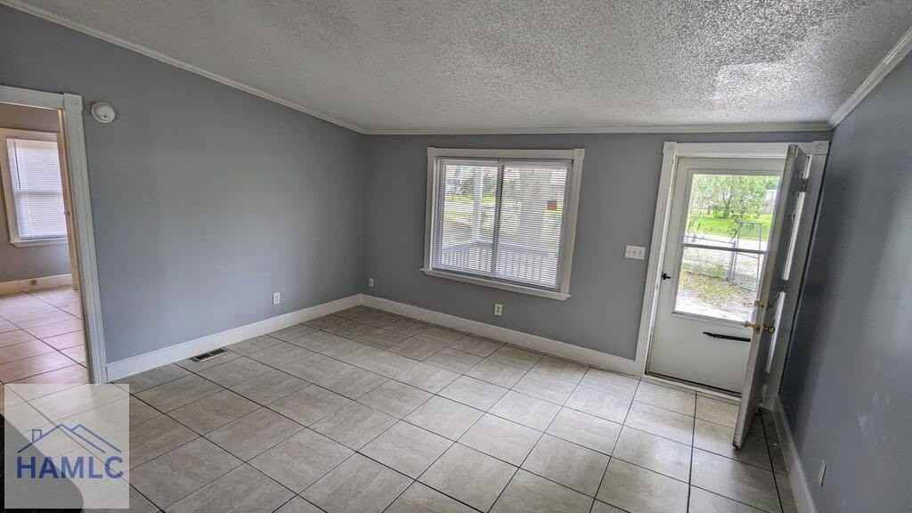 955 Hollywood Dr - Photo 2 of 10