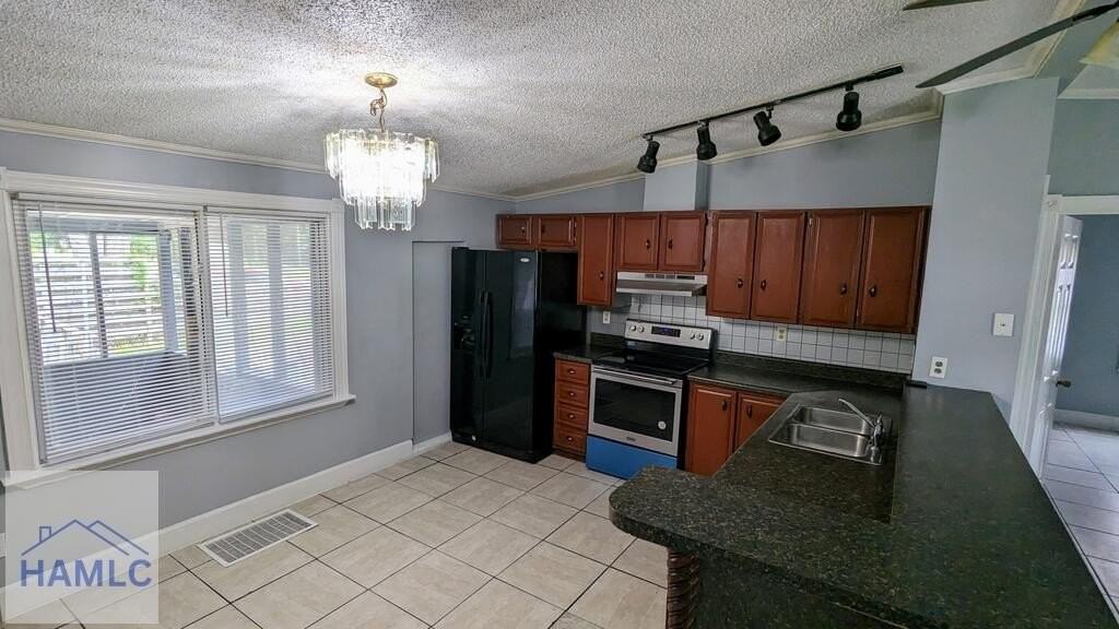 955 Hollywood Dr - Photo 3 of 10