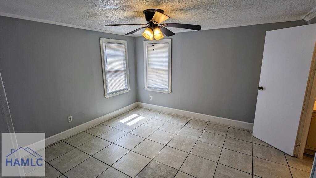 955 Hollywood Dr - Photo 5 of 10