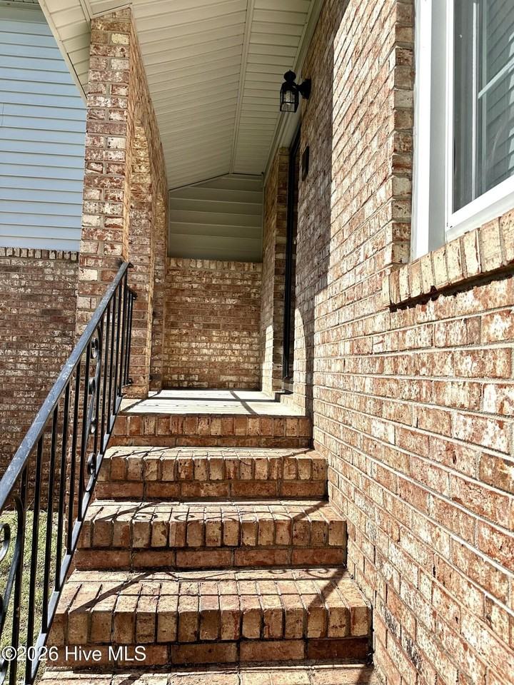 708 Hidden Ln - Photo 4 of 22