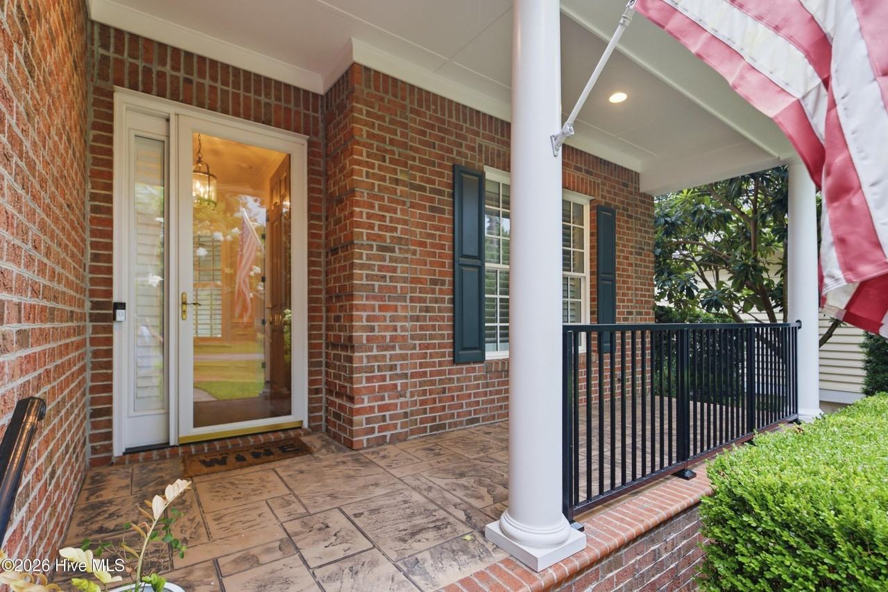 1105 Congressional Ln - Photo 3 of 43