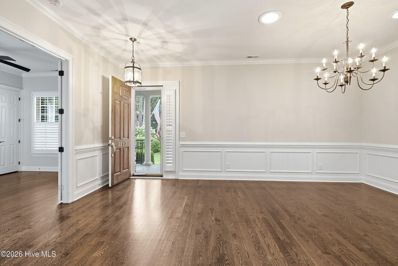 1105 Congressional Ln - Photo 6 of 43
