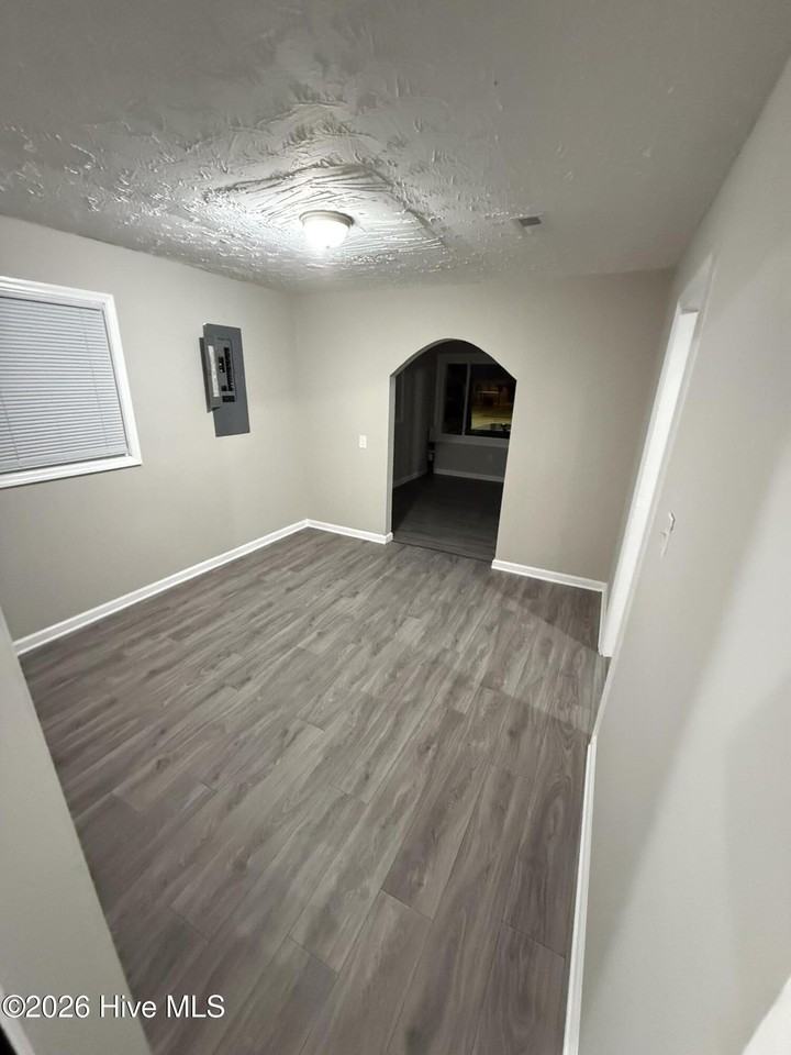 706 E Cedar St - Photo 3 of 14