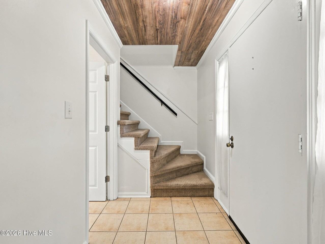 123 Robinhood Dr - Photo 3 of 34