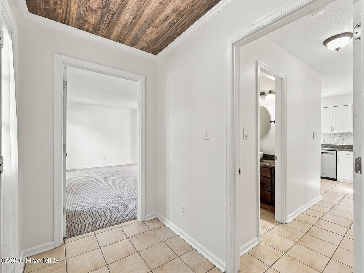 123 Robinhood Dr - Photo 4 of 34