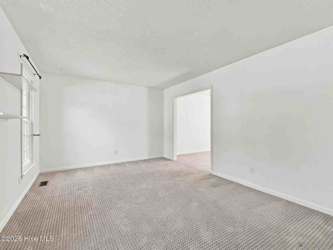 123 Robinhood Dr - Photo 5 of 34