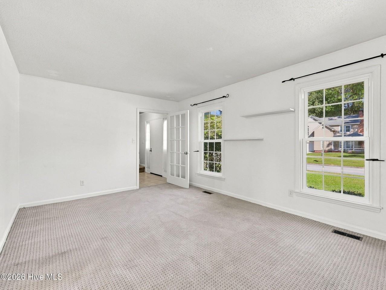 123 Robinhood Dr - Photo 6 of 34