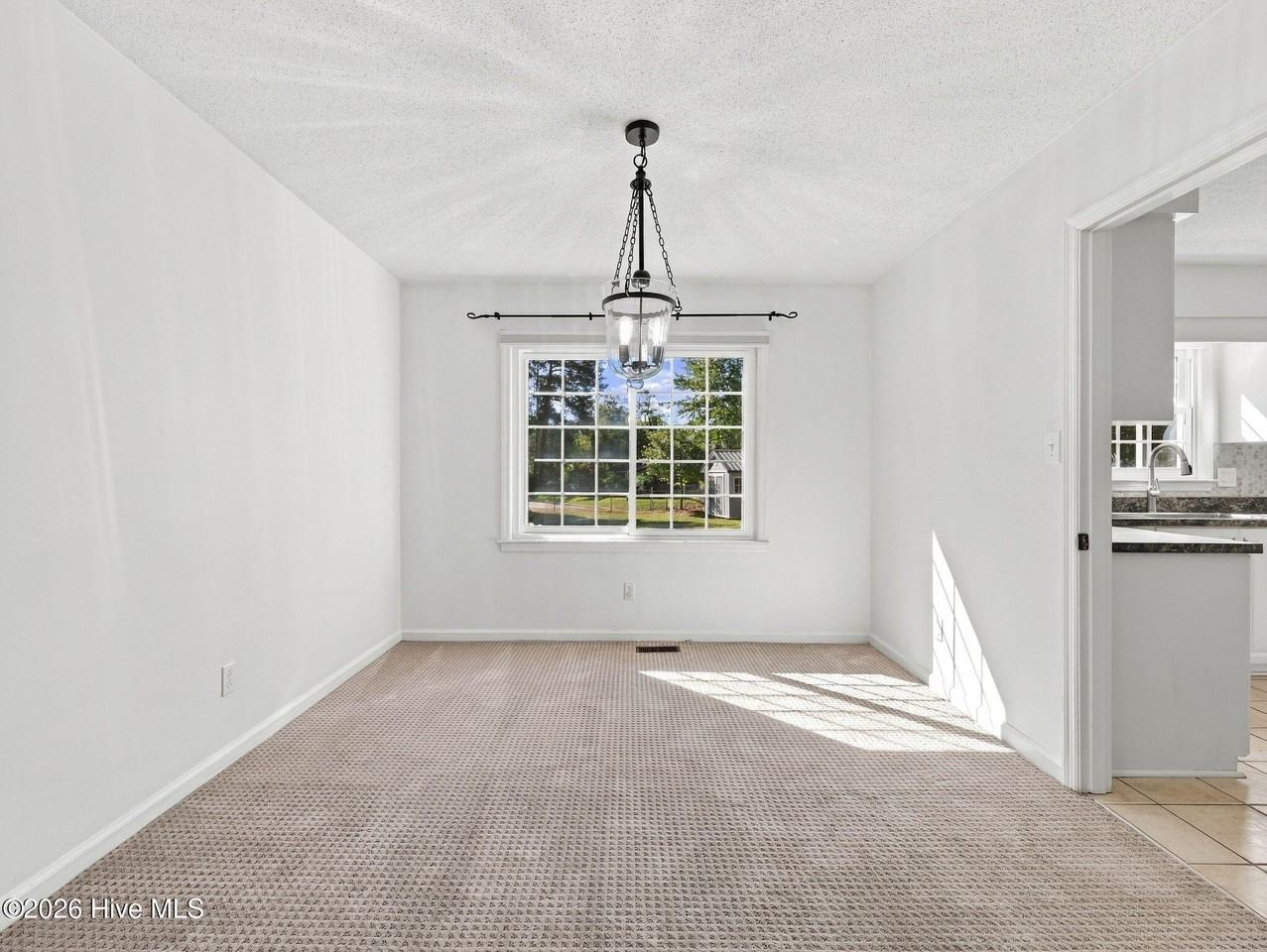 123 Robinhood Dr - Photo 7 of 34