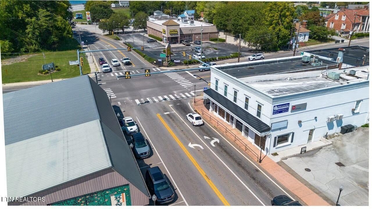 100 E Race St - Photo 5 of 45