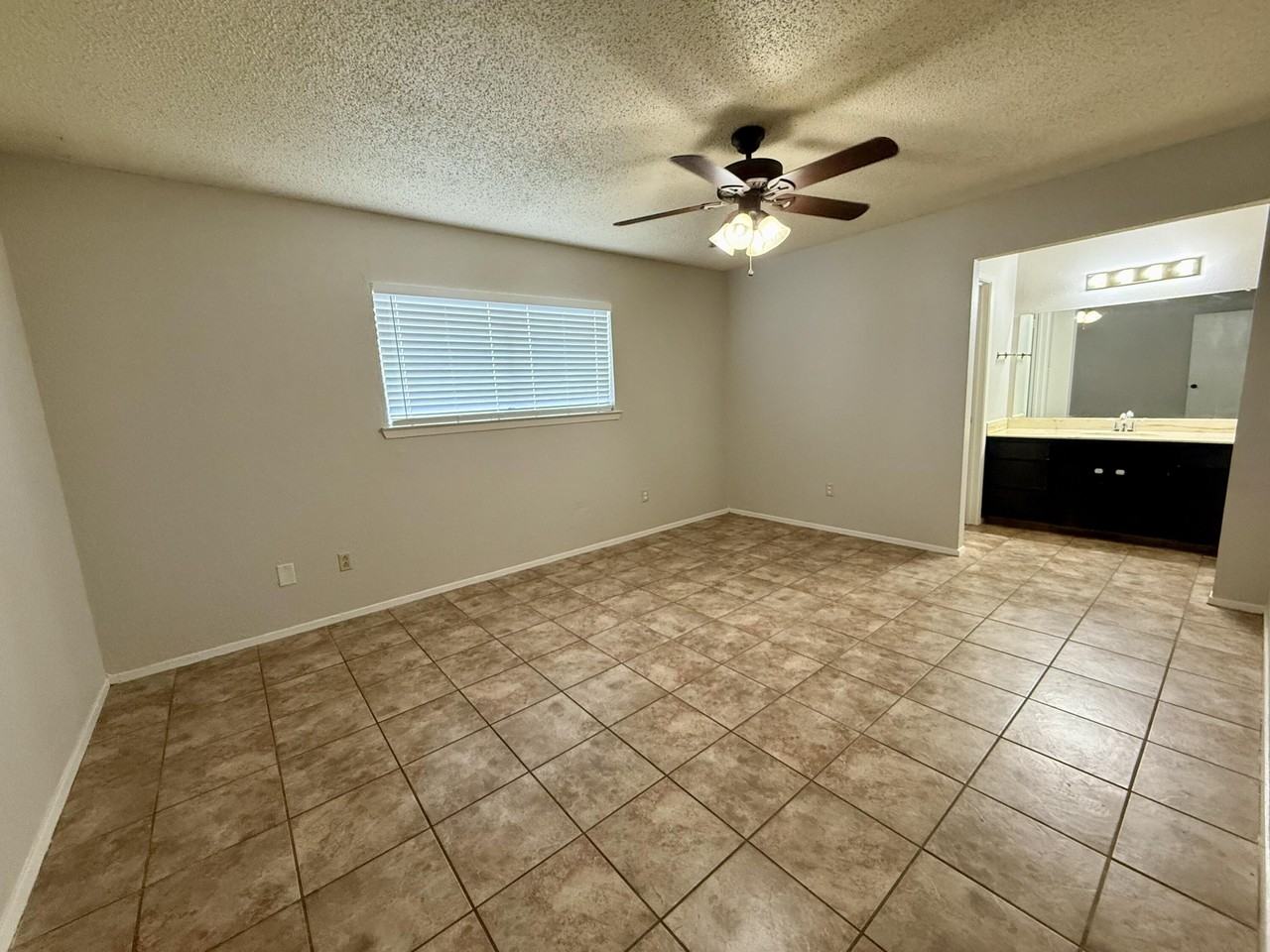 5615 Duke St - Photo 5 of 11