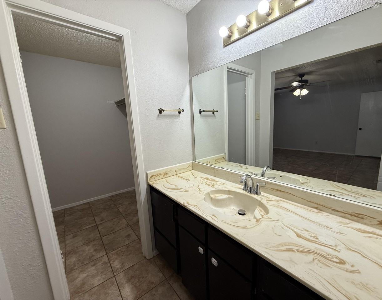5615 Duke St - Photo 6 of 11