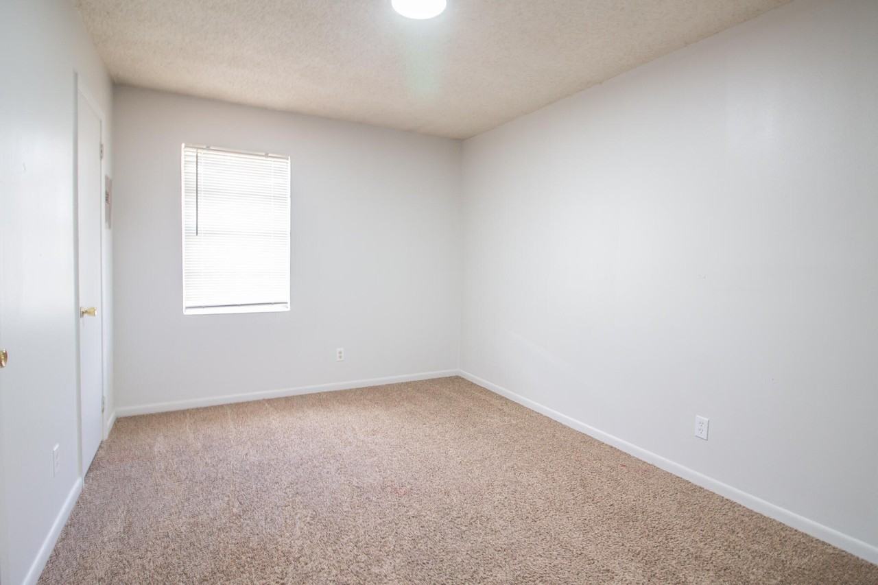 2500 W 26th St #B2 - Photo 7 of 11
