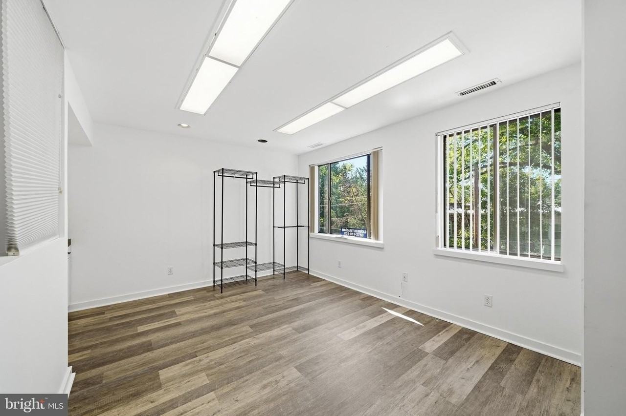 4820 Macarthur Blvd Nw - Photo 5 of 46