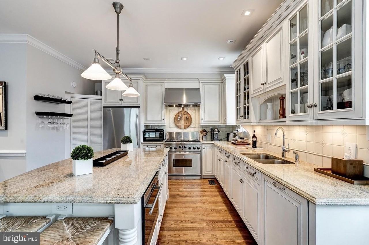 2243 40th St Nw - Photo 4 of 45