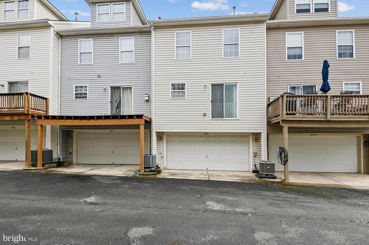 6509 Tapwood Ct - Photo 3 of 50