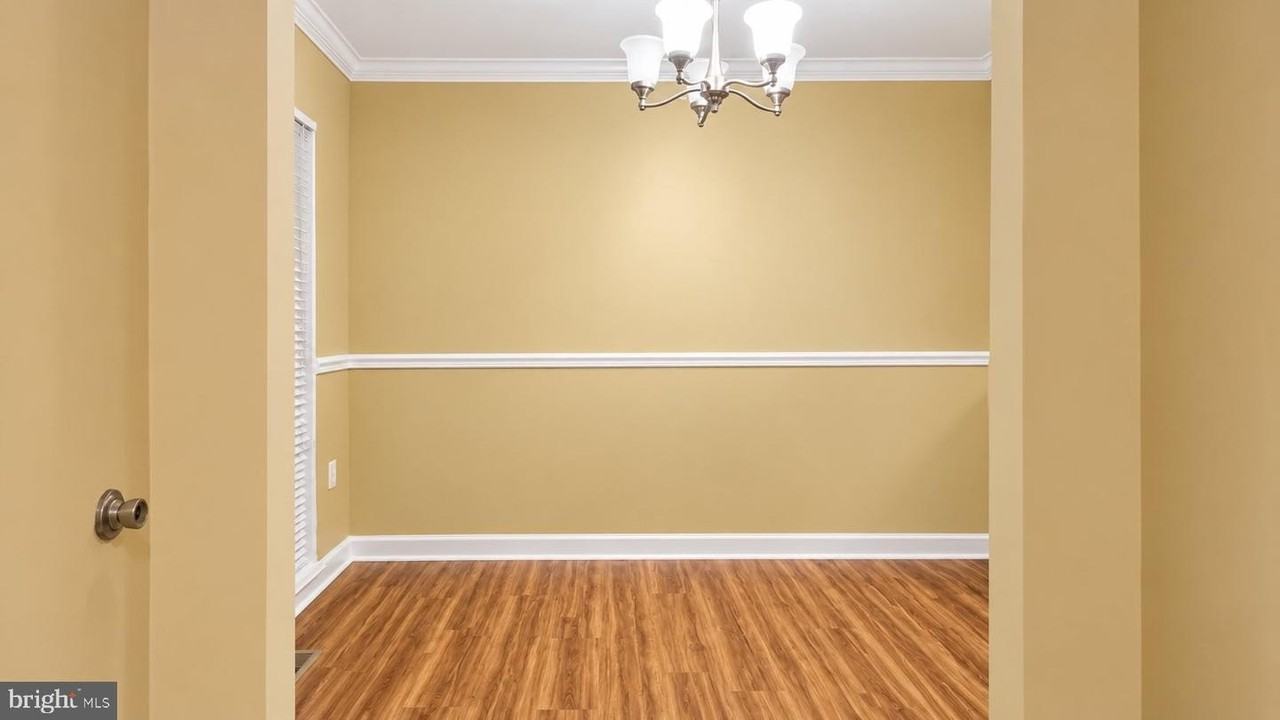 7223 Millcrest Ter - Photo 3 of 33