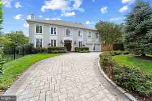 featured image of 4304 Lorcom Ln
