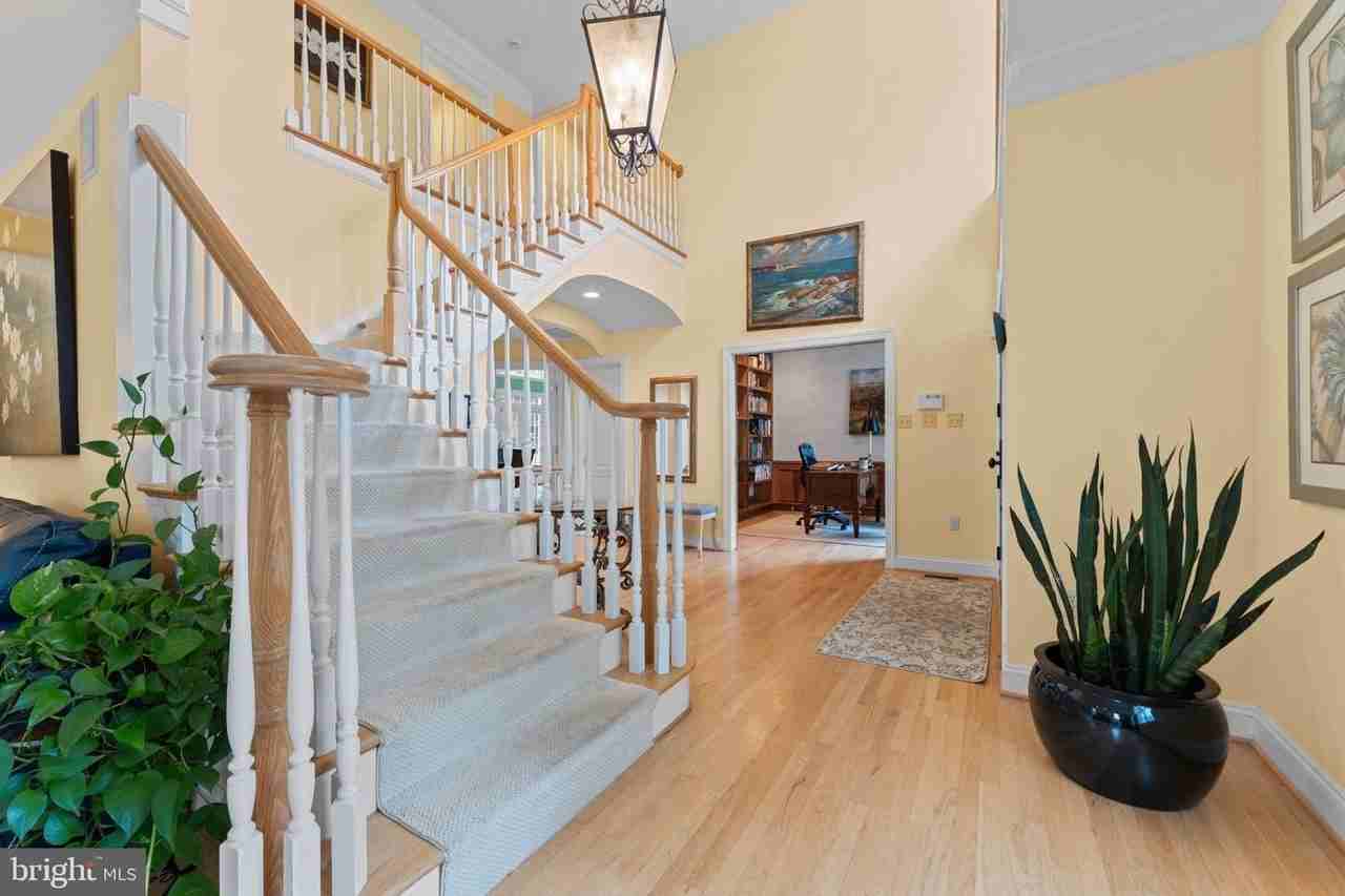 4304 Lorcom Ln - Photo 3 of 44