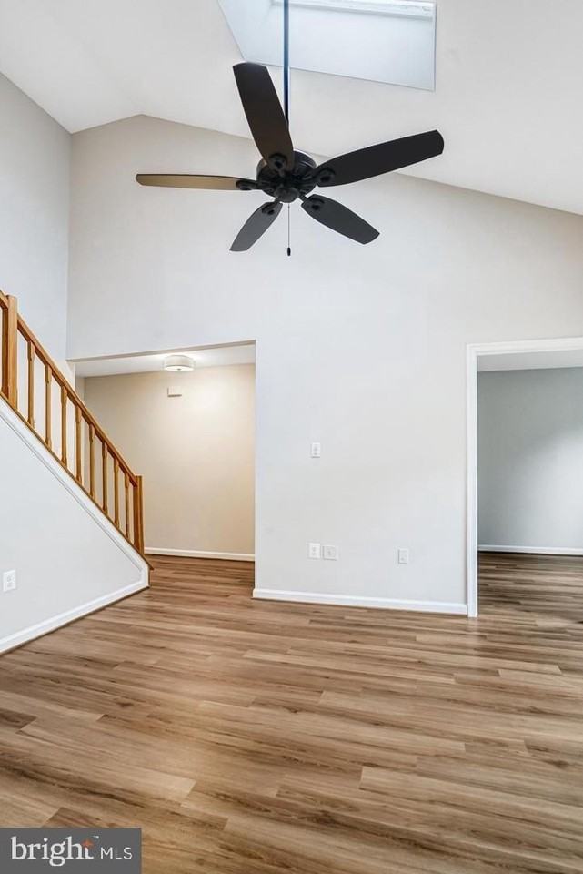 7729 Inversham Dr - Photo 5 of 39