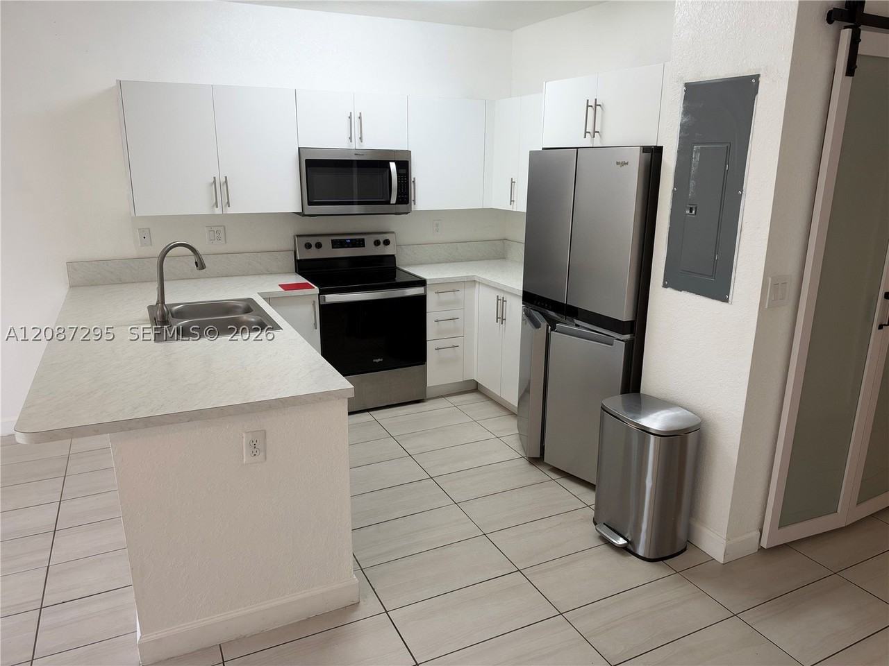 391 Nw 12th Ave - Photo 4 of 34