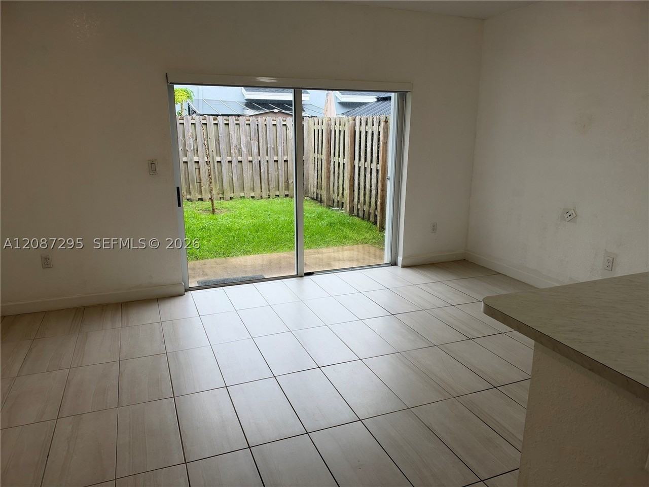 391 Nw 12th Ave - Photo 6 of 34