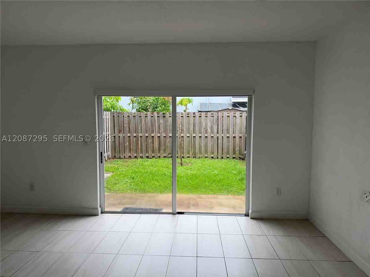 391 Nw 12th Ave - Photo 7 of 34