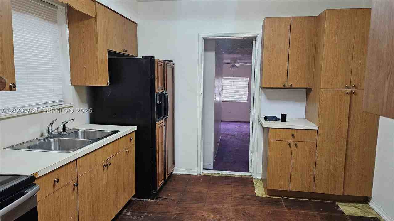 500 Nw 45th St - Photo 2 of 8