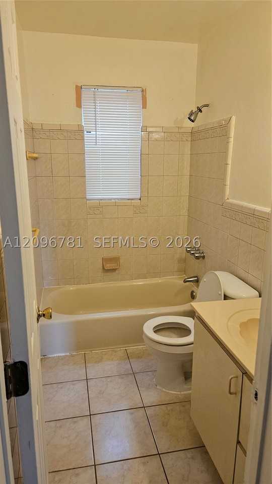 500 Nw 45th St - Photo 5 of 8