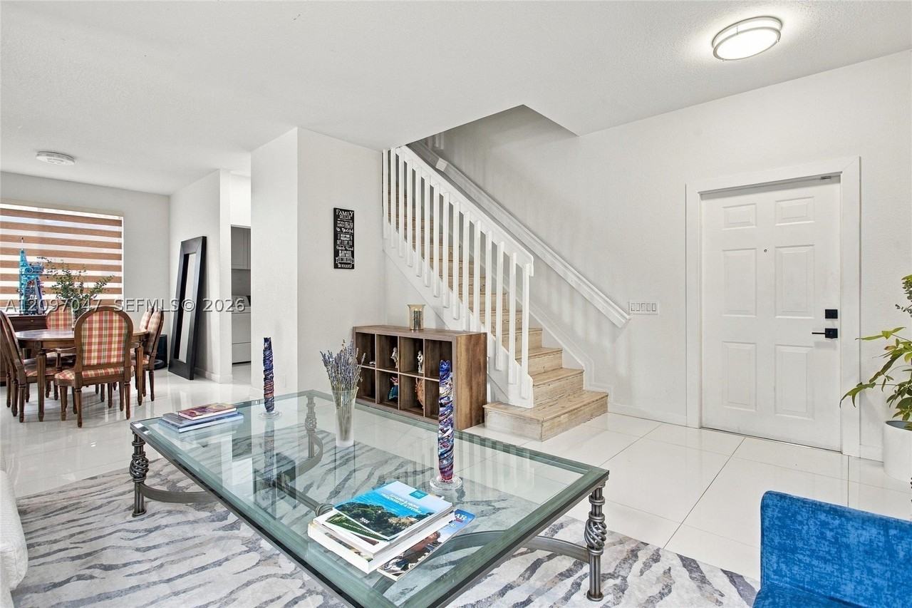 1362 Canary Island Dr - Photo 4 of 28