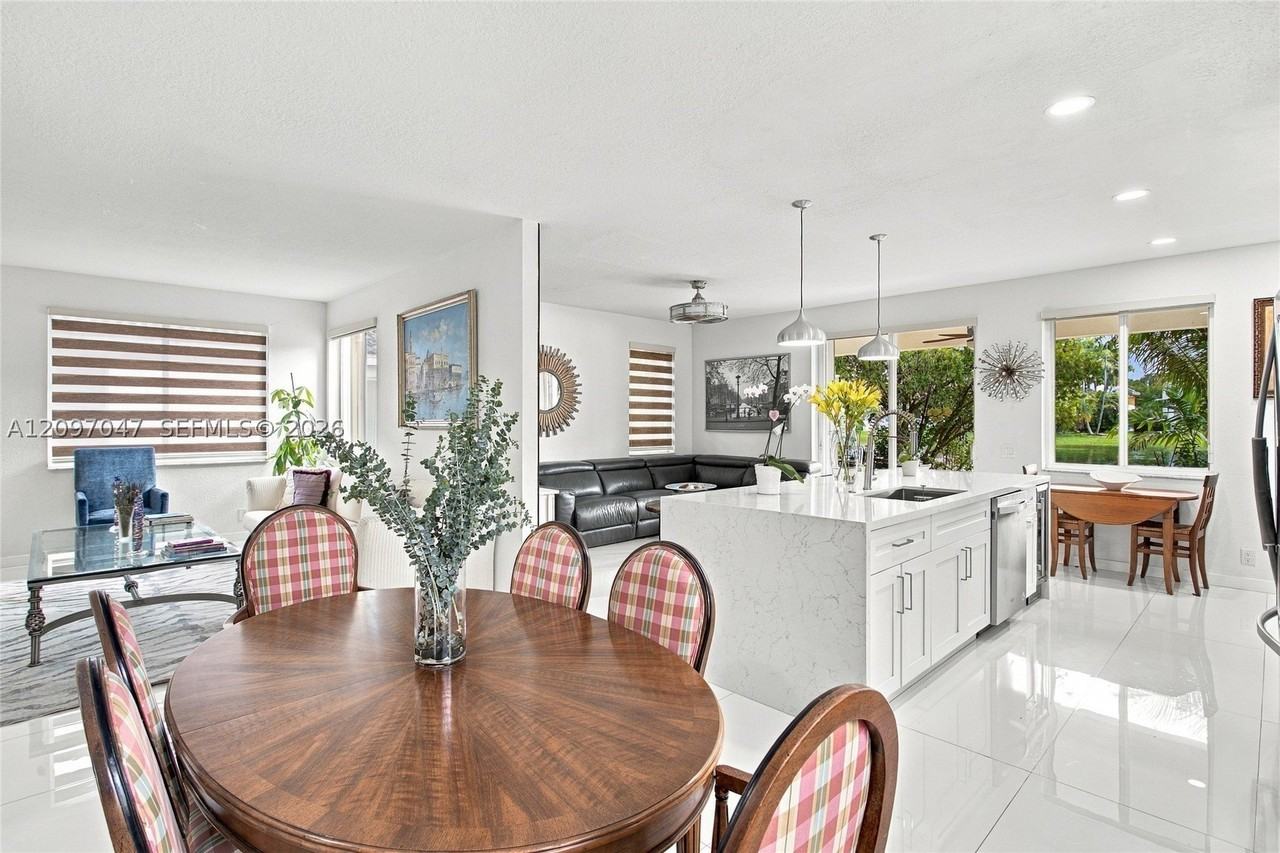 1362 Canary Island Dr - Photo 5 of 28