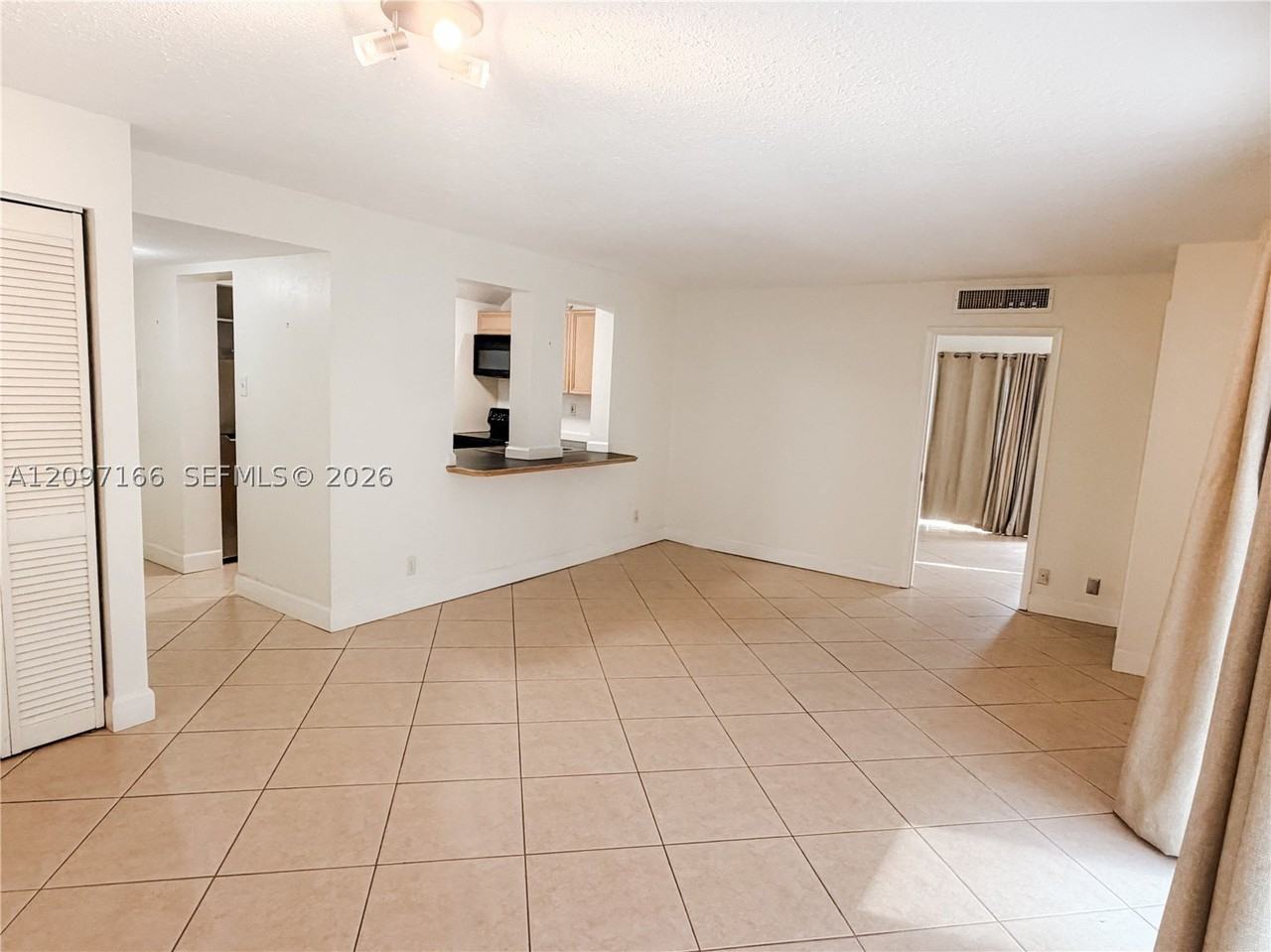 3304 Virginia St #5C - Photo 4 of 12