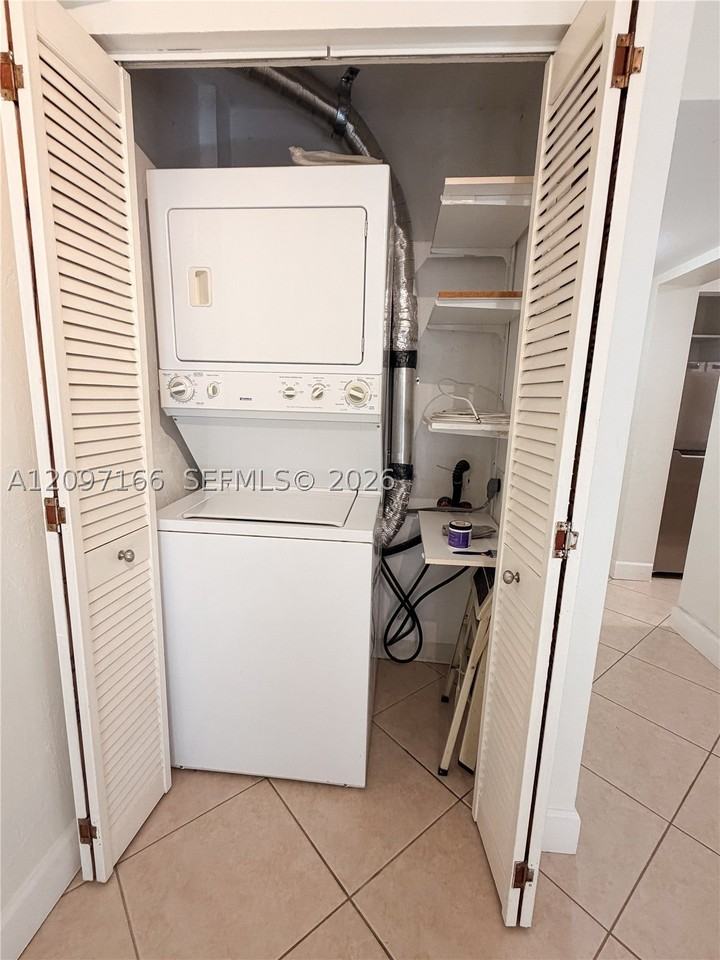3304 Virginia St #5C - Photo 6 of 12