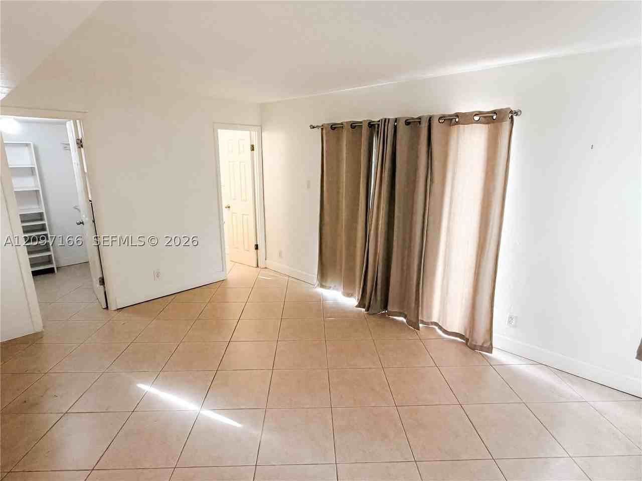 3304 Virginia St #5C - Photo 7 of 12