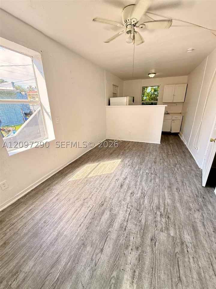 1111 N 22nd Ave #5 - Photo 2 of 5