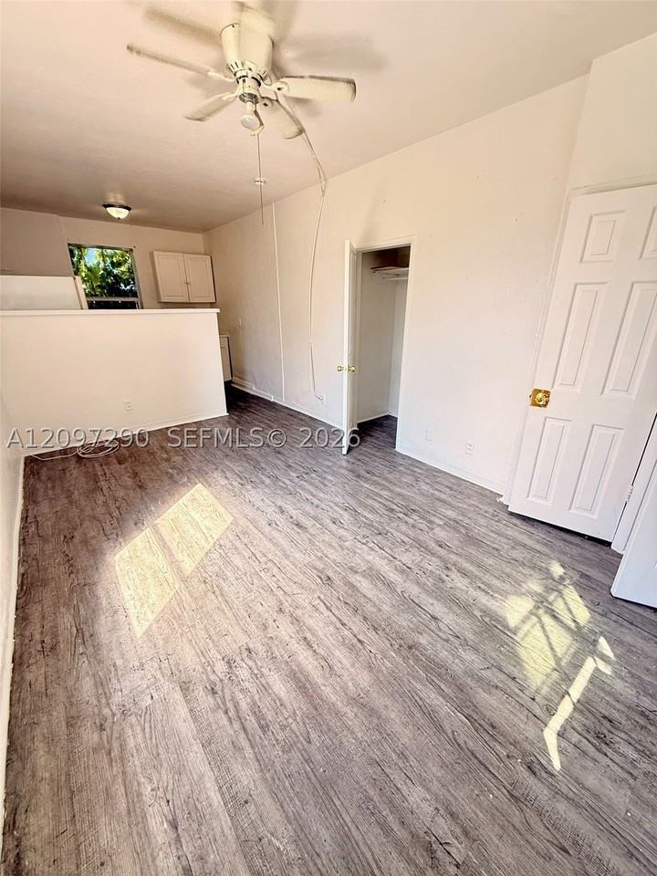 1111 N 22nd Ave #5 - Photo 3 of 5