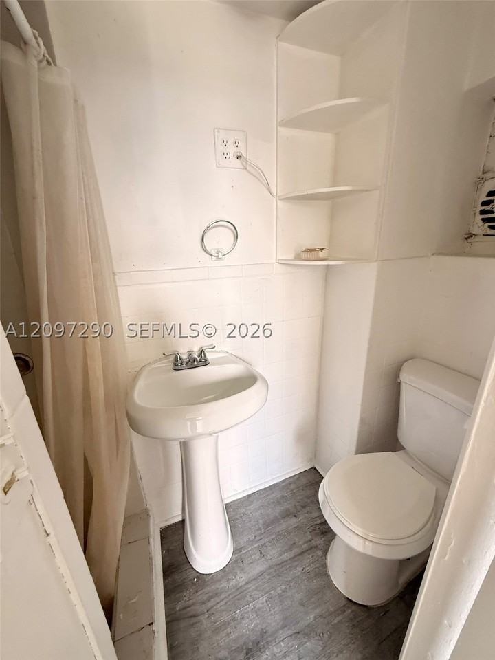 1111 N 22nd Ave #5 - Photo 5 of 5