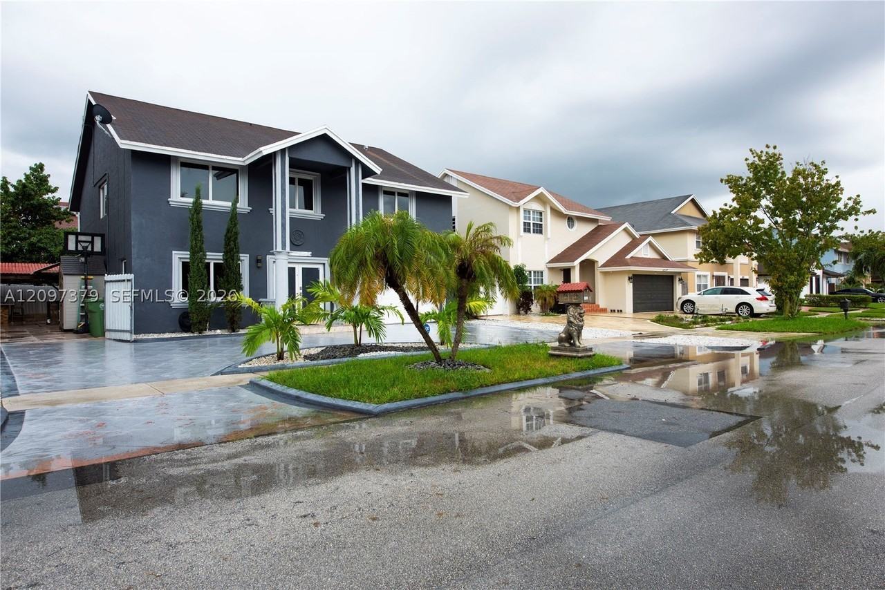 9710 Sw 13th St - Photo 4 of 43