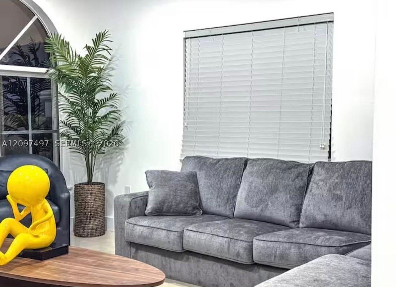 15441 Sw 11th Ter - Photo 3 of 10