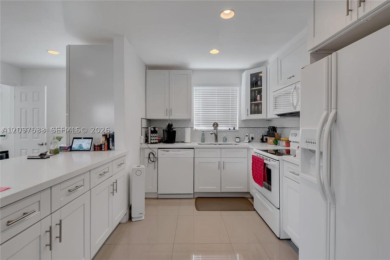 8940 Sw 95th Ave #8940 - Photo 5 of 17