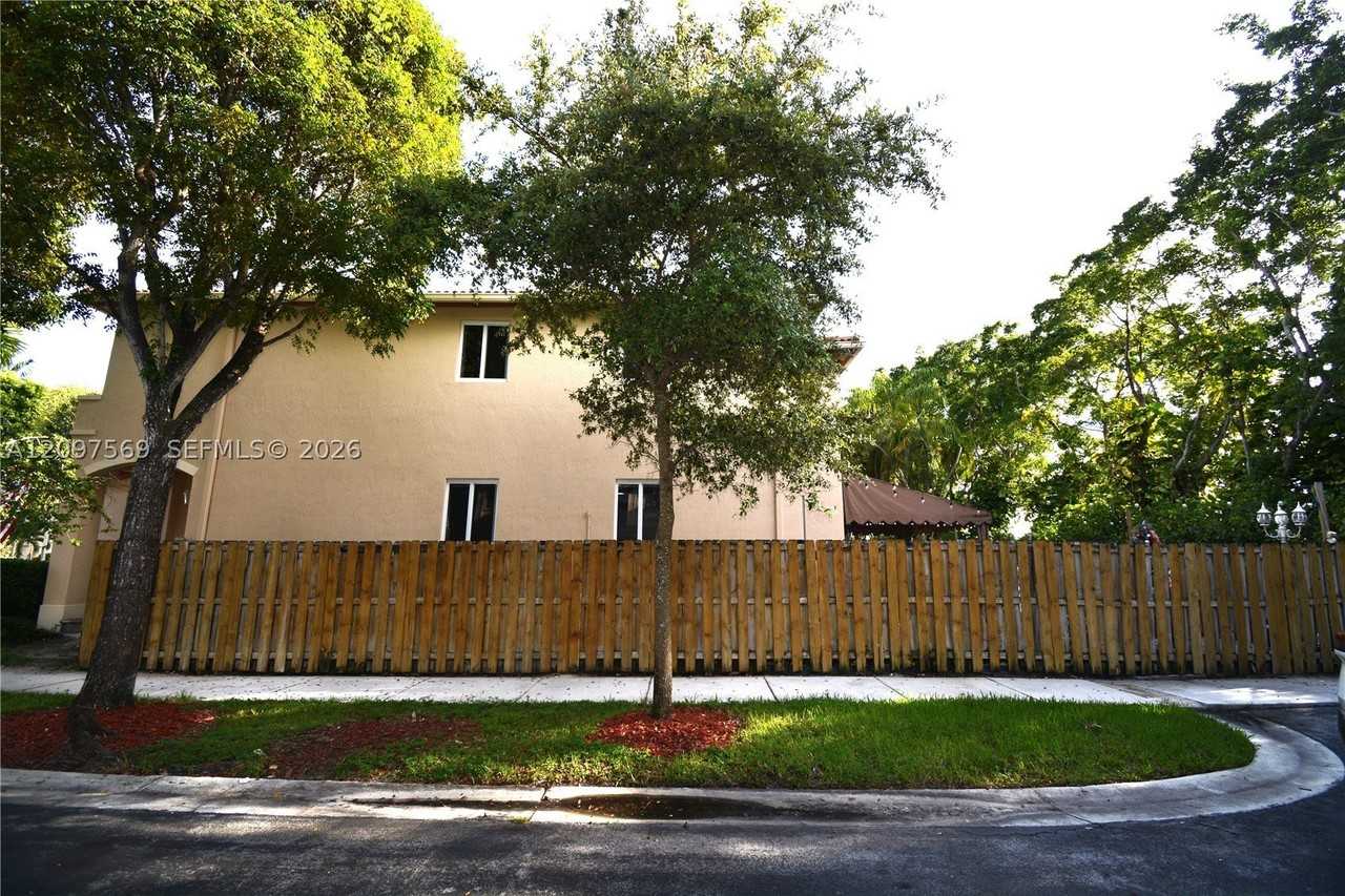 6804 Nw 116th Ct - Photo 3 of 24