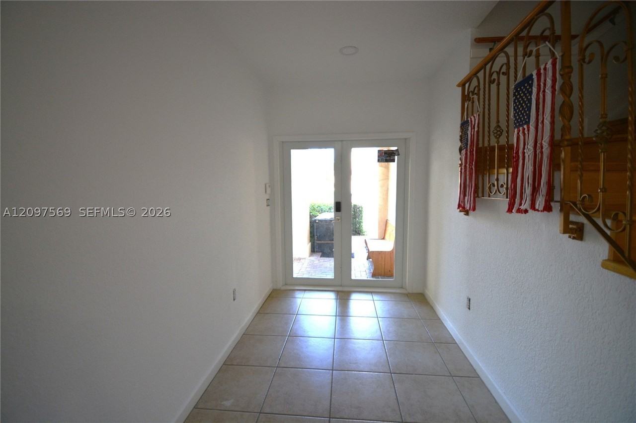 6804 Nw 116th Ct - Photo 4 of 24