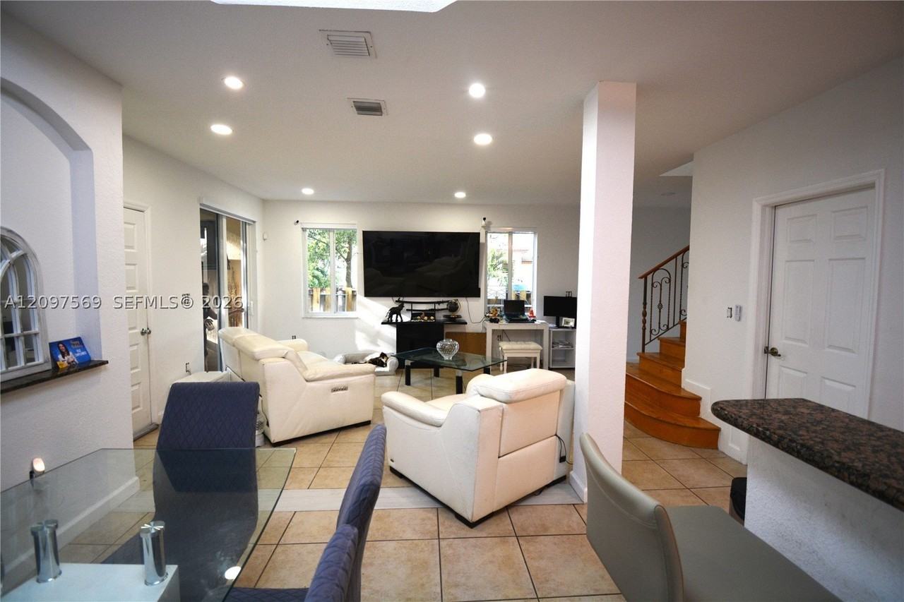 6804 Nw 116th Ct - Photo 6 of 24