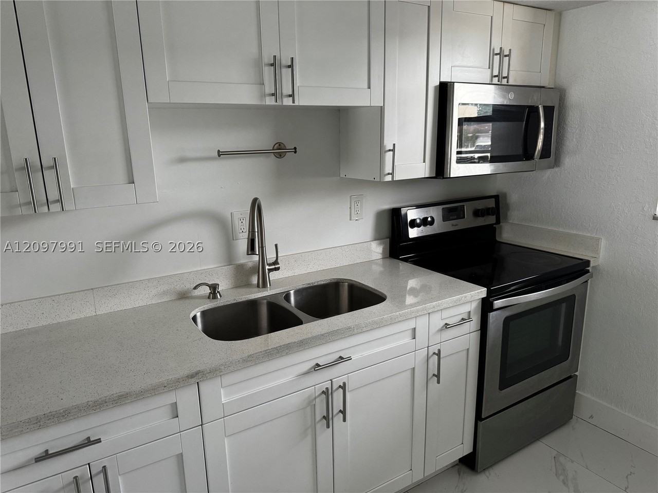811 W 79th Pl #811 - Photo 4 of 12